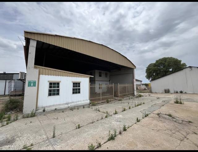 4,200M² WAREHOUSE FOR SALE IN DALVIEW
